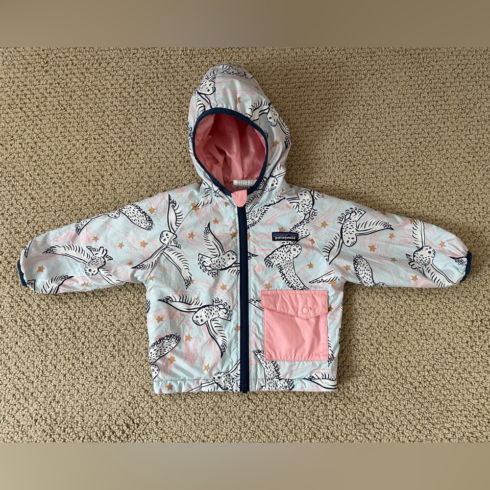 BABY REVERSIBLE PUFF-BALL JACKET IN SNOWY OWL SKY HAWTHORNE BLUE BY PATAGONIA